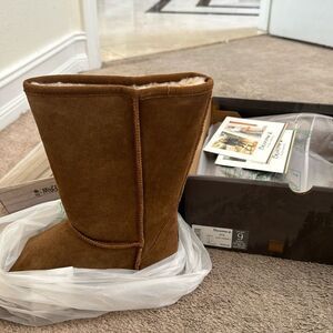 Bearpaw  Eva in Hickory size 9 new inbox